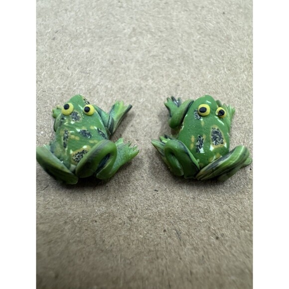 Handmade Polymer Clay Green Frog Post Back Stud Earrings Toad Detailed - Picture 4 of 7